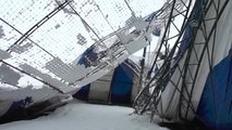 Tunceli'de Halı Sahanın Çatısı Kar Nedeniyle Çöktü