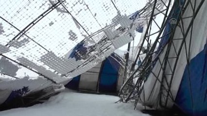 Tunceli'de Halı Sahanın Çatısı Kar Nedeniyle Çöktü