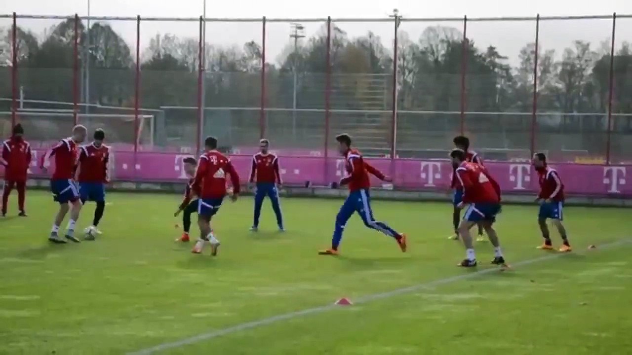 Mais de 40 passes sem os bobinhos tocarem na bola, esta é a rodinha do Bayern de Munique