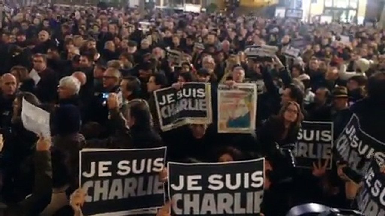Attentat contre Charlie Hebdo : 1000 personnes à Avignon chantent La Marseillaise