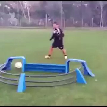 Quer aprender a dar passe? Compra este brinquedo, então