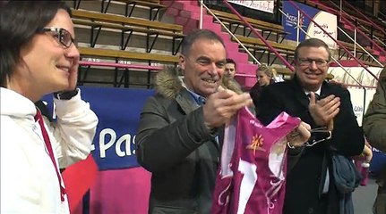 Arras: Bernard Hinault chez les basketteuses