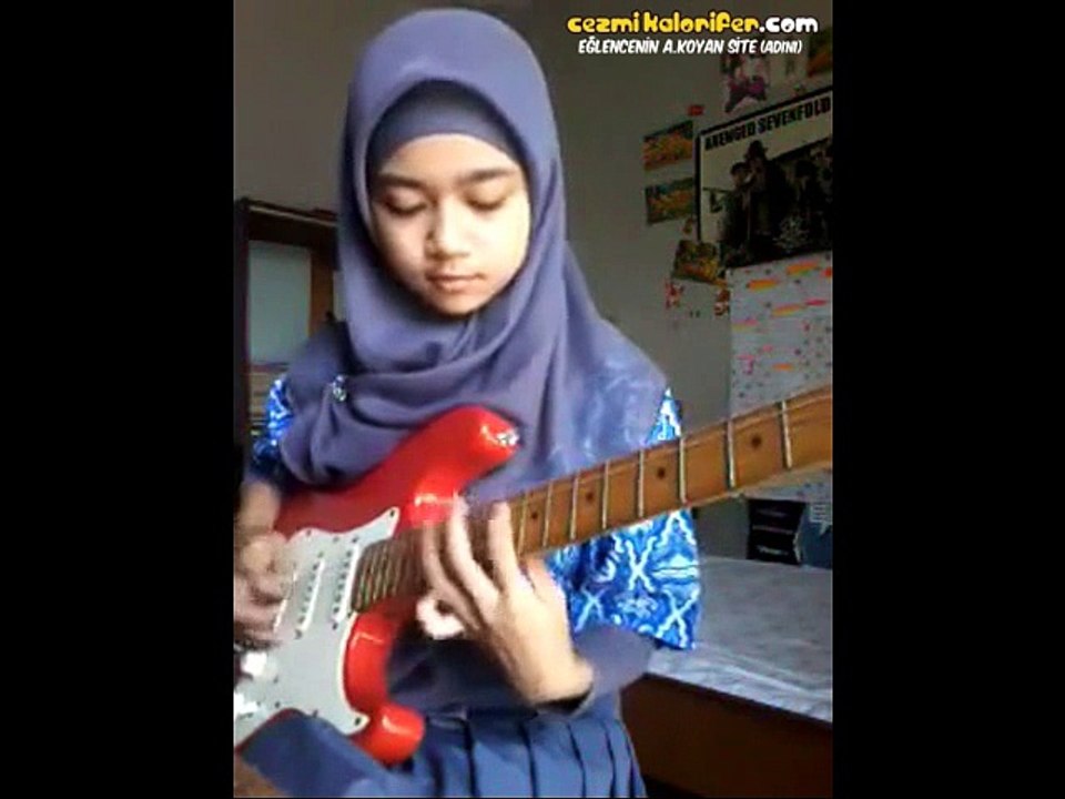 Lamb of God - Hourglass Şarkısını Çalan Kız