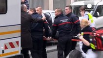Strage alla sede di Charlie Hebdo, terroristi coii kalashnikov fanno 12 morti
