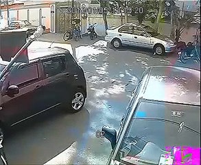Daylight Mobile Snatching on Busy 9 Th Comm st.,phase IV,DHA,Karachi on 05/01/2015
