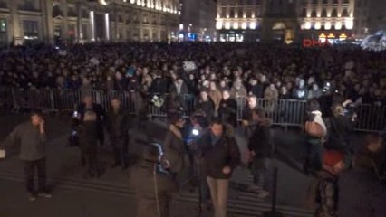 Charlie Hebdo'ya Yapılan Terörist Saldırıdan Sonra Fransızlar Sokaklara Döküldü