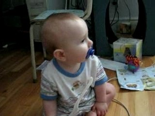 Xavier danse sur la musique de pigloo