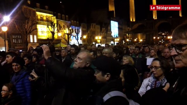 Morlaix. 400 personnes en soutien à Charlie Hebdo