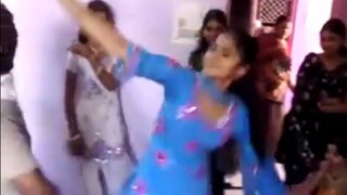 Sohn Di Jharri - Villager Girl Dance HD