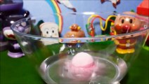 アンパンマン アニメ♥おもちゃ お風呂でバスボール（びっくらたまご）くまもんバージョン発見！Anpanman Toys