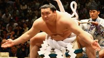 Sumo Wrestlers Ring In New Year By Sumo Wrestling