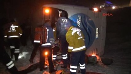 Erzincan Yolcu Otobüsü Tipide Şarampole Yuvarlandı 1 Ölü, 45 Yaralı