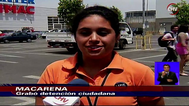 Transeúntes detienen, golpean y le sacan la ropa a lanza en Valparaíso - CHV Noticias