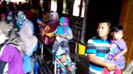 Taiping-zoo-waitingfor-train