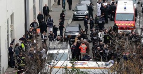 Paris'teki Silahlı Saldırıyı Düzenleyen Şüphelilerden 1'i Teslim Oldu