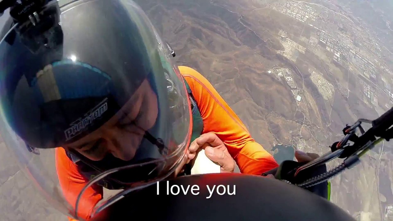Demande en mariage inoubliable à 10.000 pieds d'altitude en chute libre