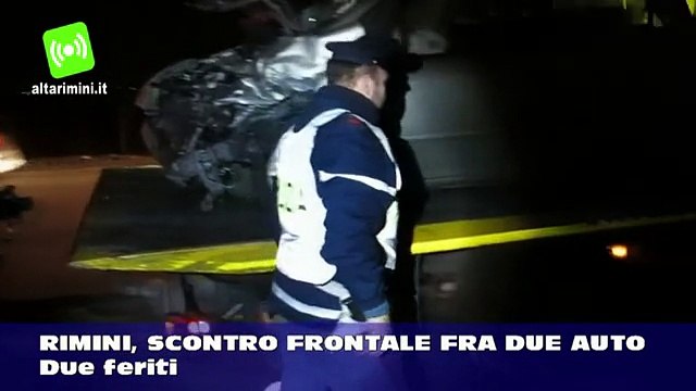 Scontro frontale tra due auto sulla Statale Adriatica, due feriti