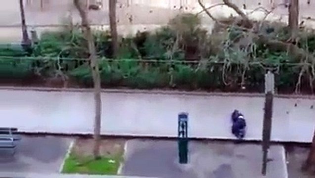 Fransızlar Şokta..Paris Terör Saldırısı Polis Memurunun Başından Vurulma Anı