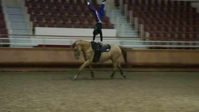 ÉQUITATION : La voltige se pratique aussi à cheval