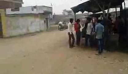 Whatsapp funny video  a Guy trying to scare other Guyes Standing near Tea Corner