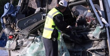 Yolcu Otobüsü TIR'a Çarptı: 1 Ölü ve 11 Yaralı