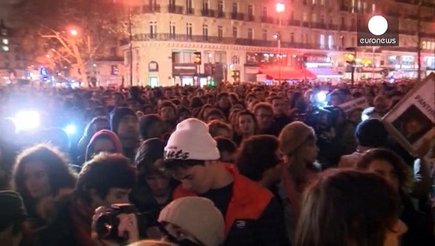 همبستگی هزاران قلم بدست در میدان «جمهوری» پاریس با «شارلی اِبدو»