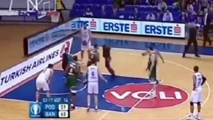 Banvit maçında inanılmaz kavga!