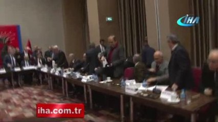 Kemal Kılıçdaroğlu'na Ayakkabı Fırlatıldı