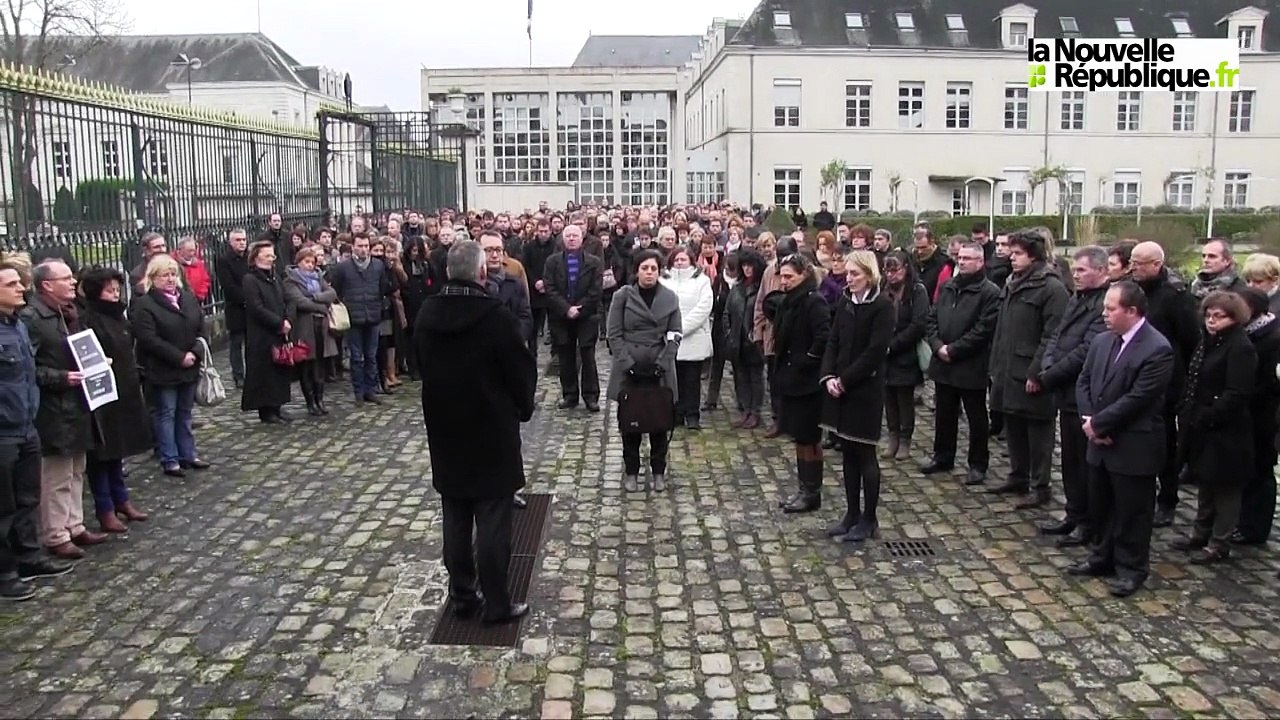 VIDEO. Charlie Hebbo : préfecture de Loir-et-Cher et conseil général unis pour rendre hommage aux victimes
