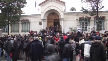 Fransa'nın İstanbul Başkonsolosluğu Çalışanlarından Saygı Duruşu