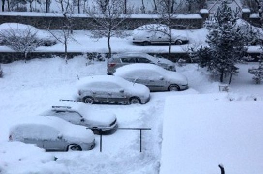 Doğu'da Yağan 1,5 Metre Kar Hayatı Felç Etti