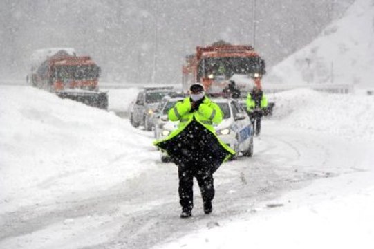 Tem Bolu Dağı Geçişinin Ankara Yönü Ulaşıma Kapandı (2)