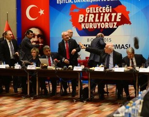 Kılıçdaroğlu'na Ayakkabılı Saldırıda Çantasını Alıp Kaçan CHP'li