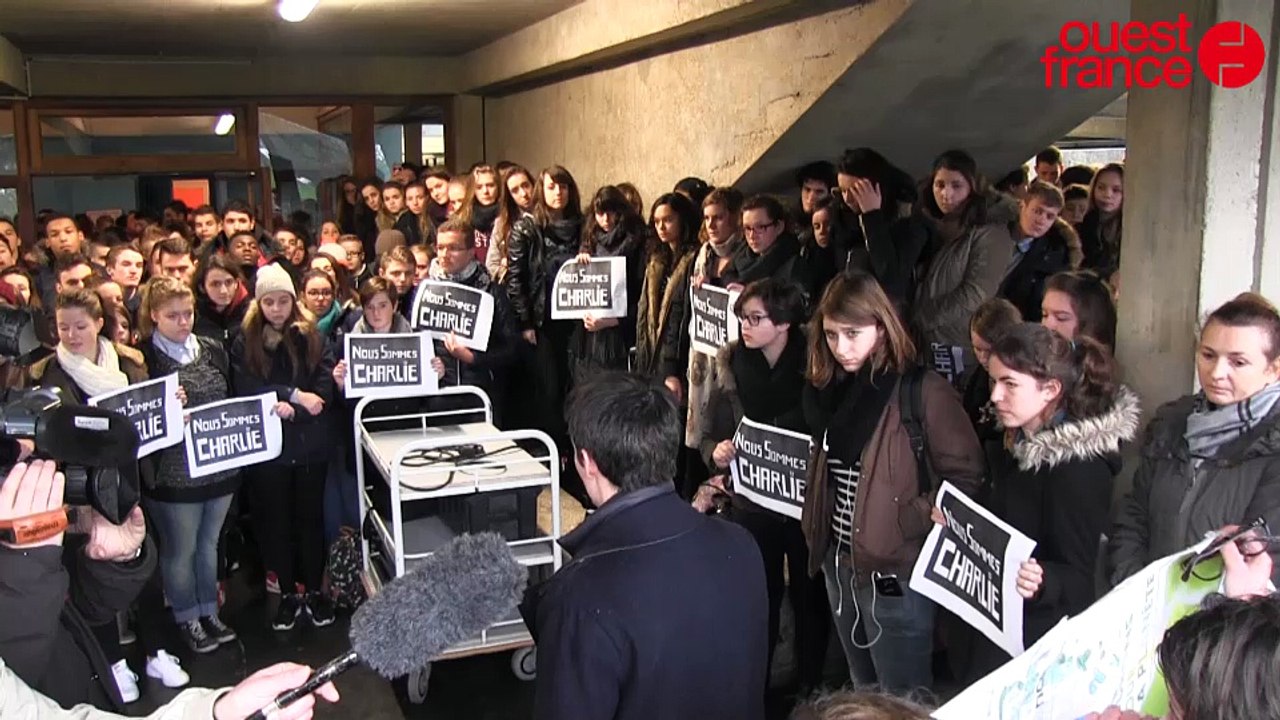 Charlie Hebdo : à Rennes, l'hommage des lycéens de Bréquigny