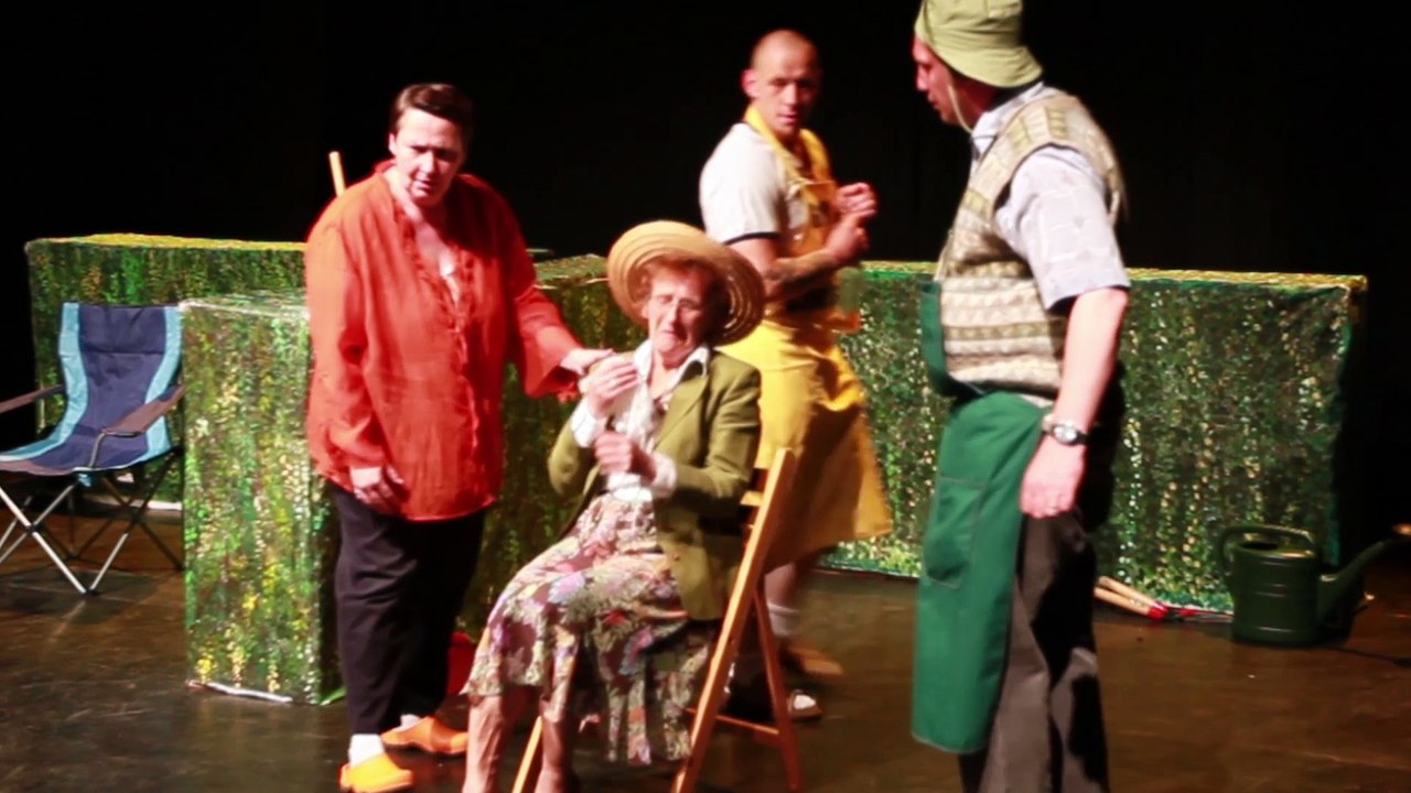 Heckenschnitt trailer