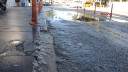 Bodrum'da Yollardaki Sular Buz Tuttu