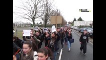 VIDEO. Amboise. Marche des lycéens pour Charlie hebdo