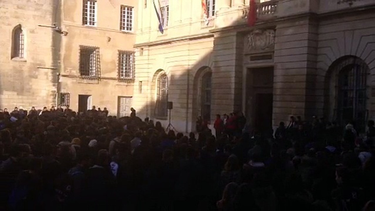 Arles : 2000 lycéens solidaires de Charlie Hebdo