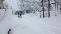 Kardan Kapanan Yol Traktörle Açıldı