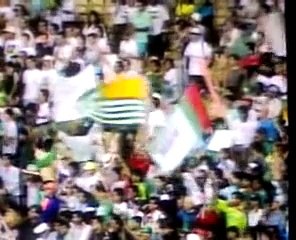 Imran Khan holding world cup still worried about people of Pakistan, talking about his hospital