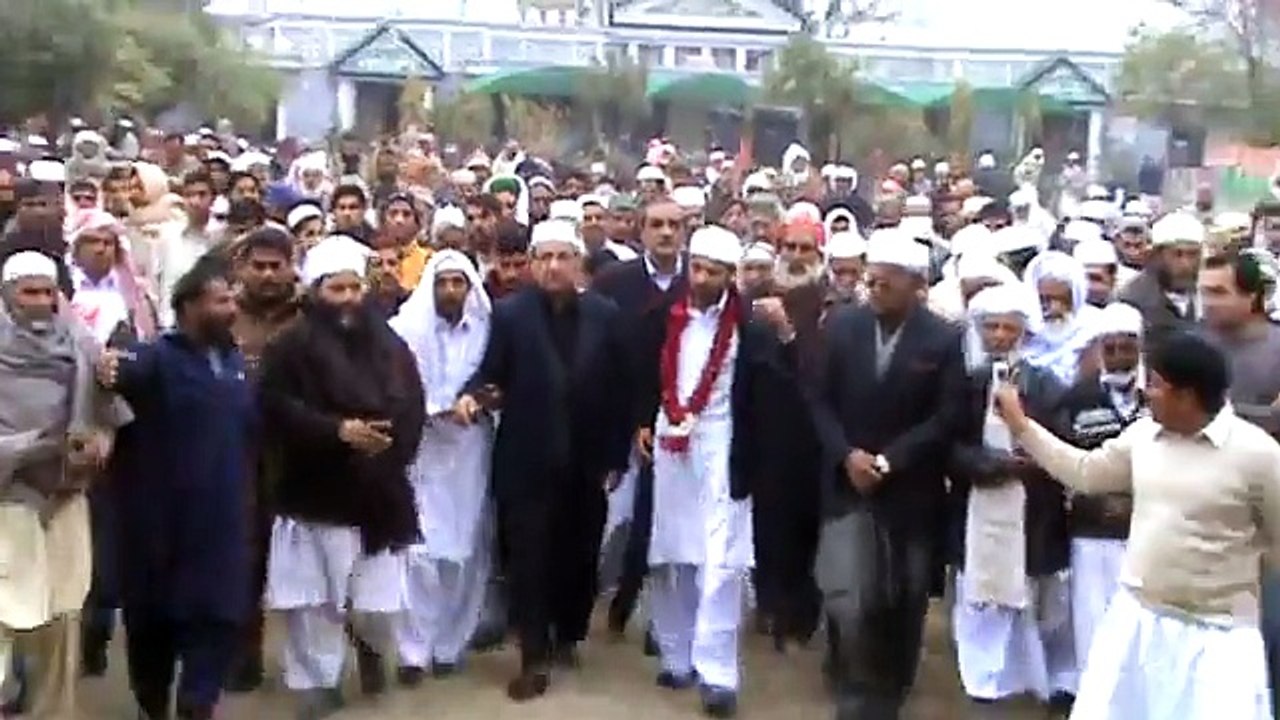 Mizar Sharif dua at Urs Mohra Sharif Rawalpindi 2010 by pir Mujtaba Farooq Gul