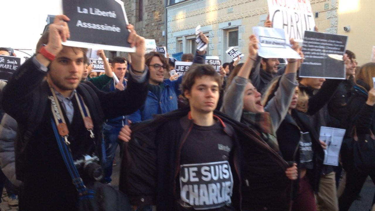 1700 lycéens défilent à Lannion