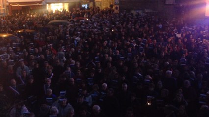 Une foule silencieuse à Pont-l'Abbé