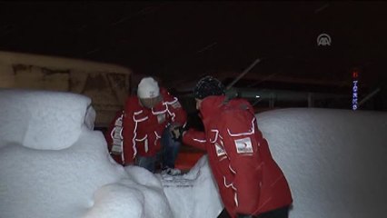 Yolda Mahsur Kalanların Yardımına Afad ve Türk Kızılayı Koştu