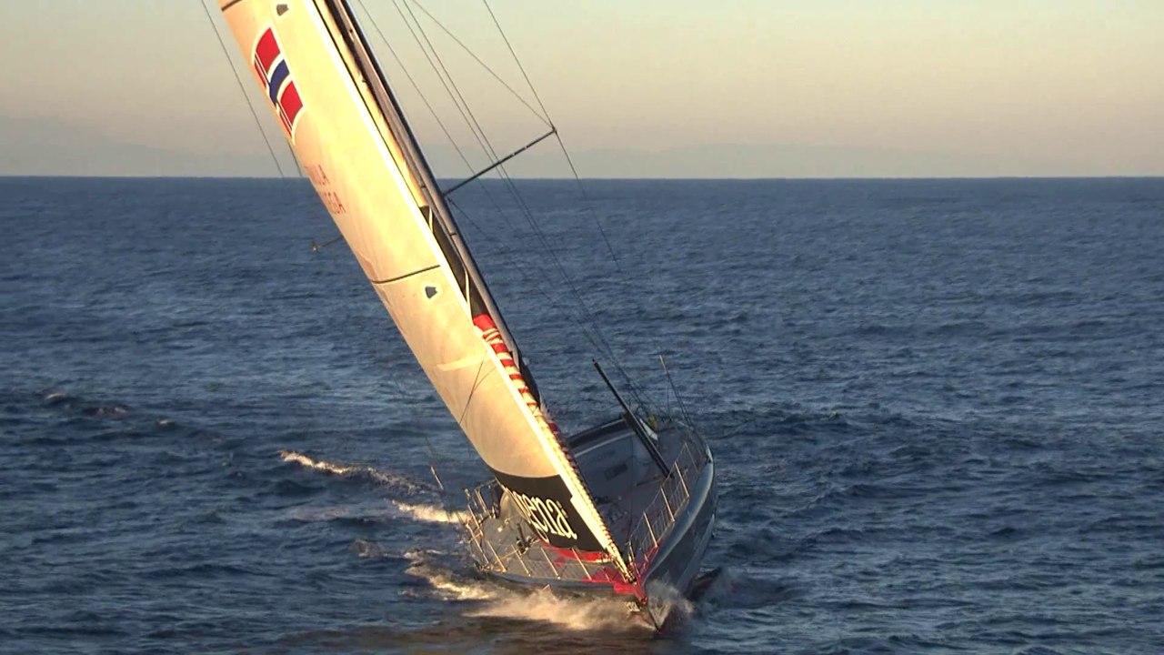 Barcelona World Race 20142015 : 04 January 2015 RACE DAY 5