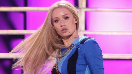 Iggy Azalea Performs "Beg For It" On The 2015 "People's Choice Awards"