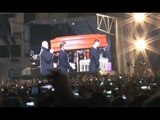 Napoli - Pino Daniele, la folla canta durante i funerali -live- (07.01.15)