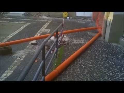 Aversa (CE) - La Biblioteca di Piazza Santulli cade a pezzi (03.01.15)