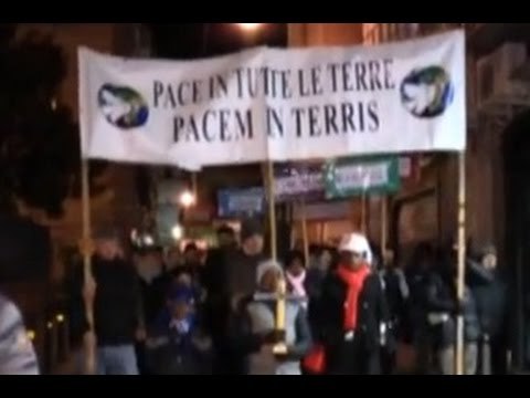 Napoli - Giornata Mondiale della Pace, marcia con il cardinale Sepe (01.01.15)
