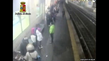 Padova - Salva ragazza dal suicidio sotto al Treno (03.01.15)